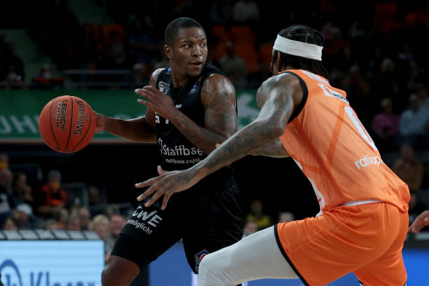 硬朗的防守 硬朗的防守